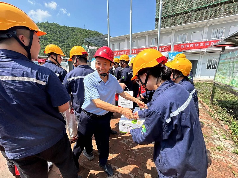 三伏送清涼，高溫不服“暑”——王琦走進基層慰問一線職工并調研指導工作